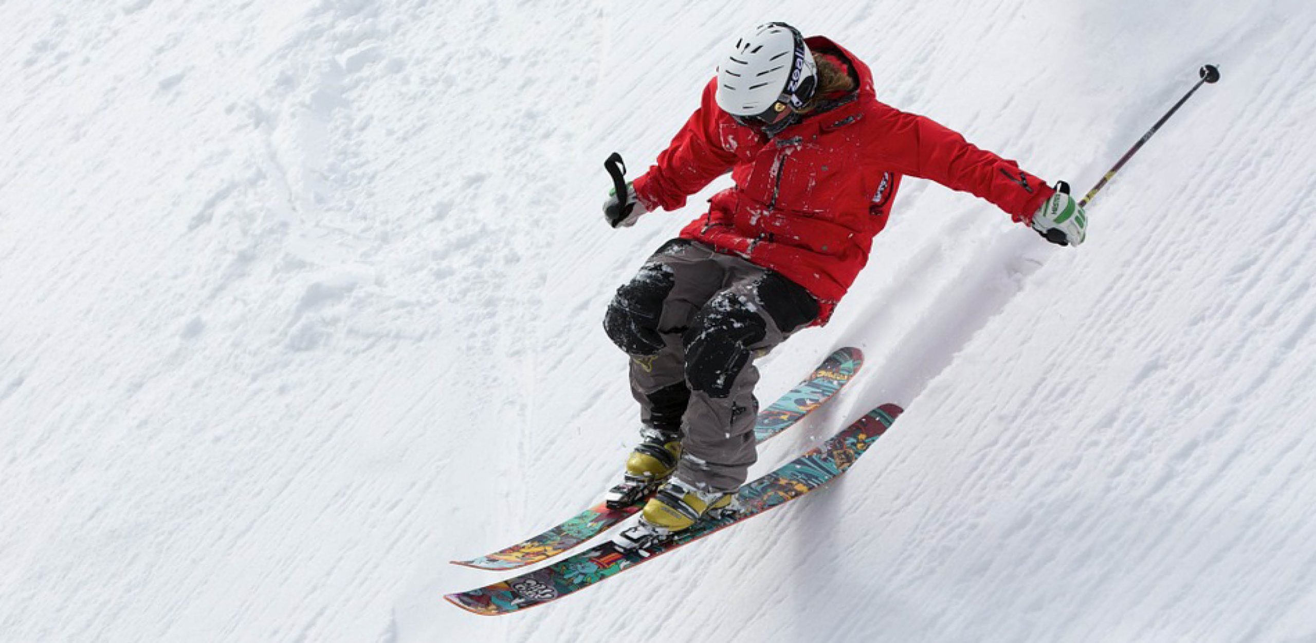 Sorgenfrei auf die Skipiste: 5 Gründe für eine Wintersportversicherung