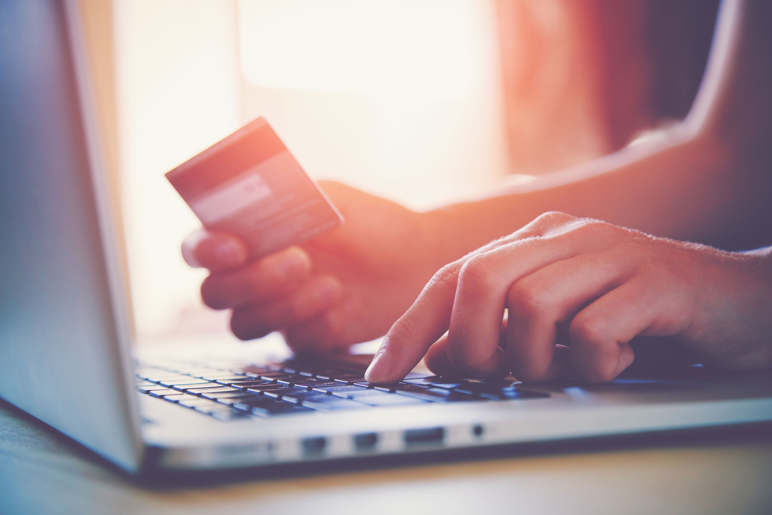 Sicheres Online-Shopping: Welche Versicherung schützt bei Betrug im Netz?